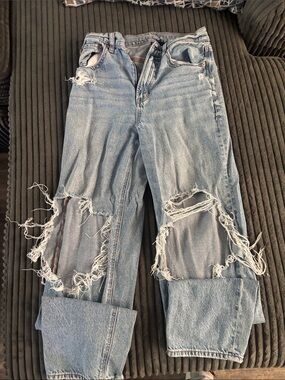 American Eagle Outfitters Light Wash Ripped Boyfriend Jeans